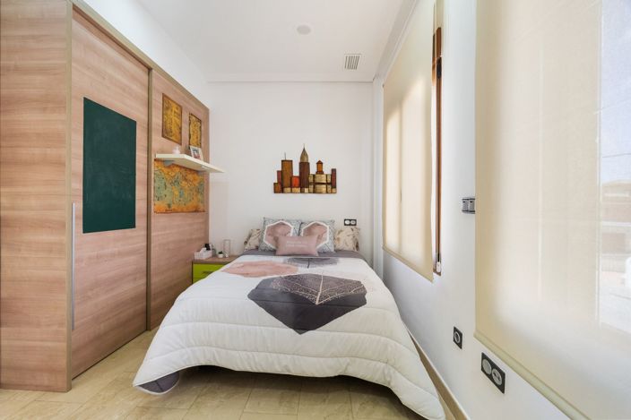 Image No.35-3 Bed Villa / Detached for sale
