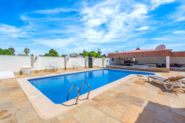 Image No.45-6 Bed Country Property for sale