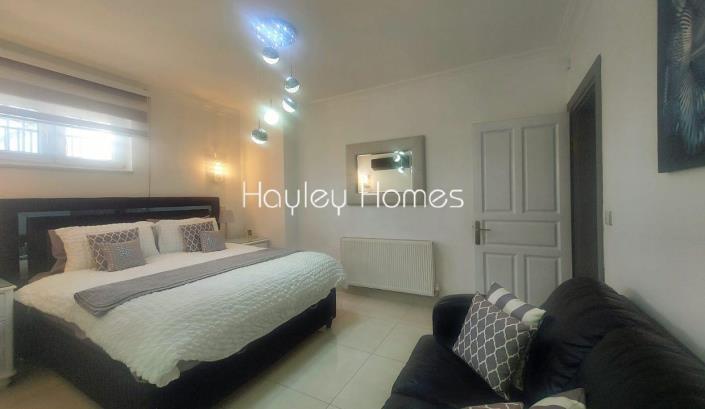 Image No.25-5 Bed Villa for sale