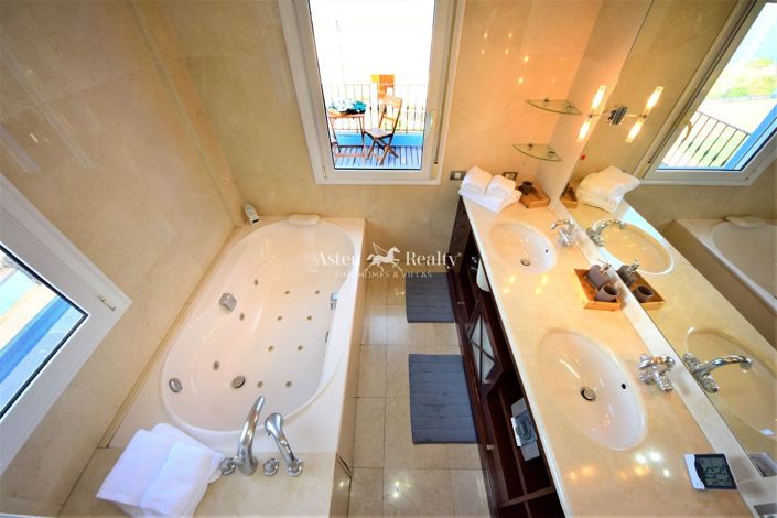 Image No.28-7 Bed Villa for sale