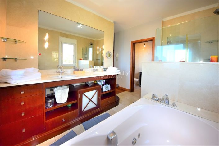 Image No.30-7 Bed Villa for sale