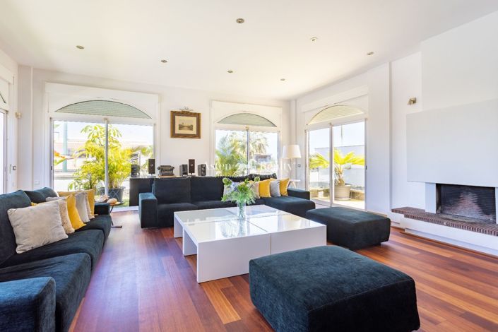 Image No.8-7 Bed Villa for sale