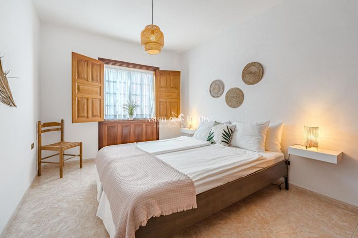 Image No.16-5 Bed House for sale