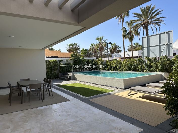 Image No.2-4 Bed Villa for sale
