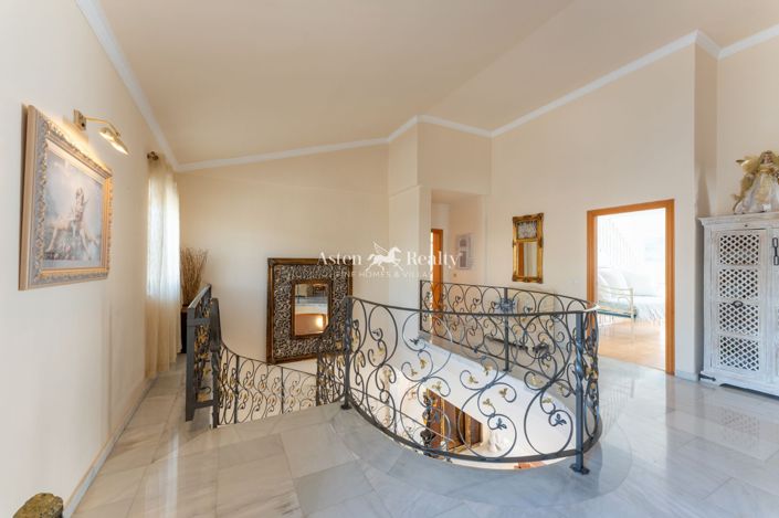 Image No.6-11 Bed Villa for sale