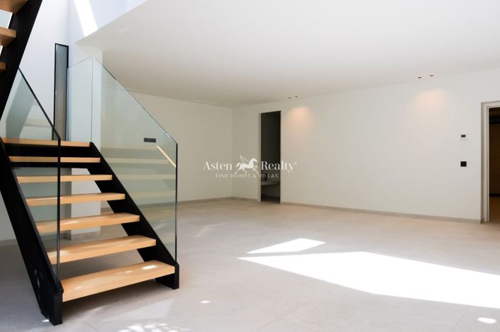 Image No.30-4 Bed Villa for sale