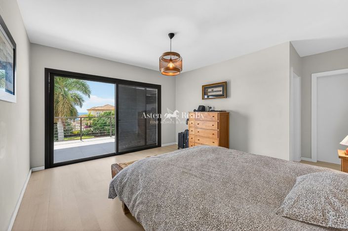 Image No.18-5 Bed Villa for sale