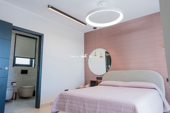 Image No.35-4 Bed Villa for sale