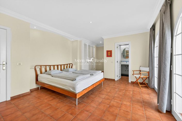Image No.30-5 Bed Villa for sale