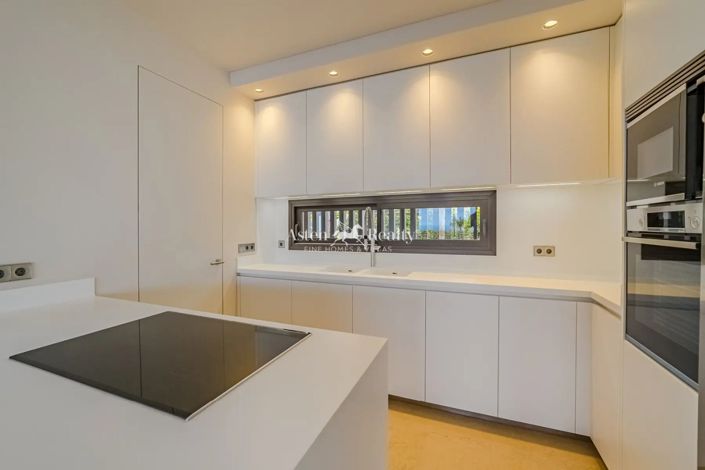 Image No.9-4 Bed Villa for sale