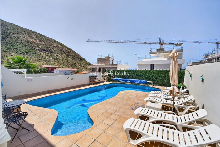 Image No.2-Villa de 4 chambres à vendre à Los Cristianos