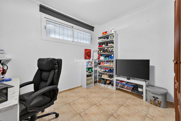 Image No.10-2 Bed Flat for sale
