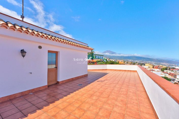 Image No.3-4 Bed House for sale