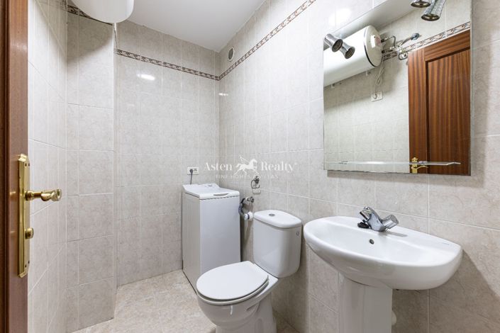 Image No.18-3 Bed Flat for sale