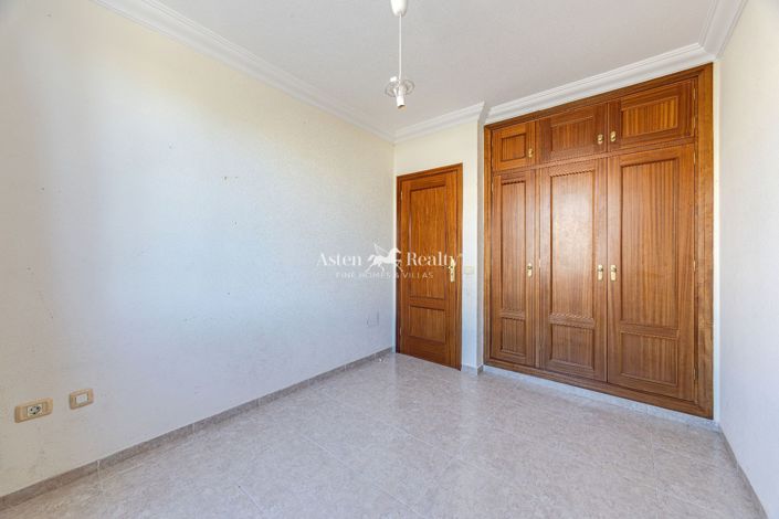 Image No.22-3 Bed Flat for sale