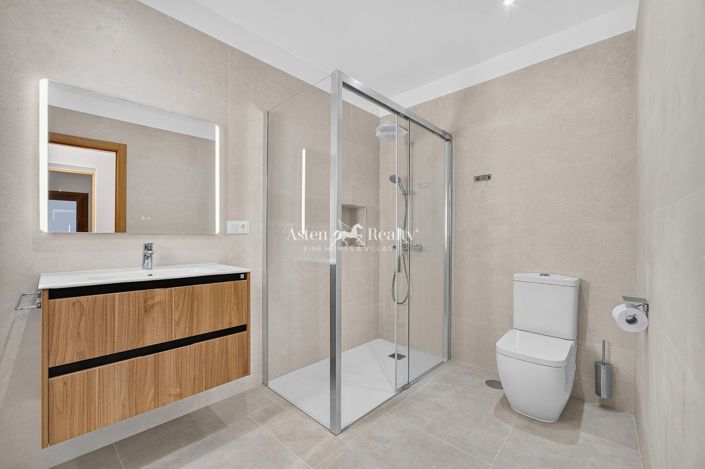 Image No.12-3 Bed House for sale