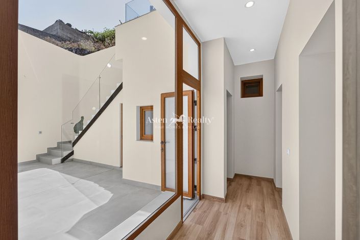 Image No.13-3 Bed House for sale