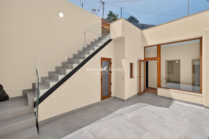 Image No.14-3 Bed House for sale