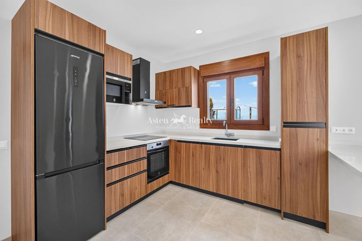 Image No.7-3 Bed House for sale
