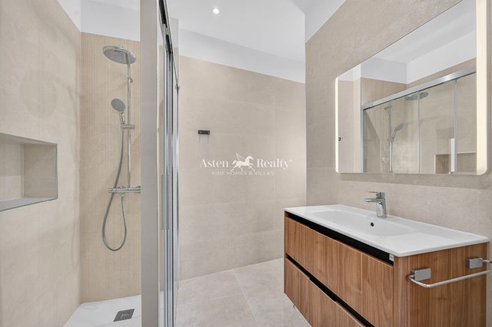 Image No.9-3 Bed House for sale