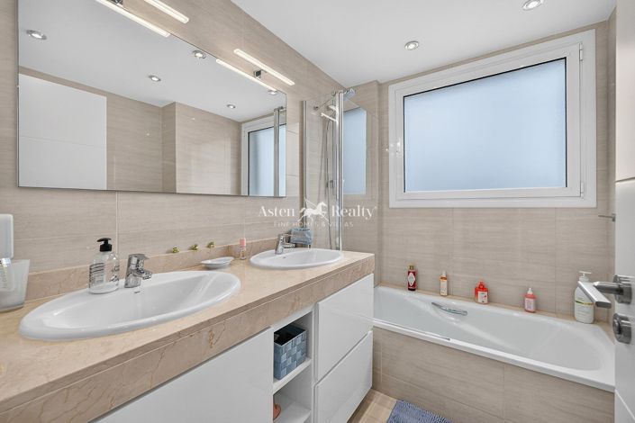 Image No.20-2 Bed House for sale