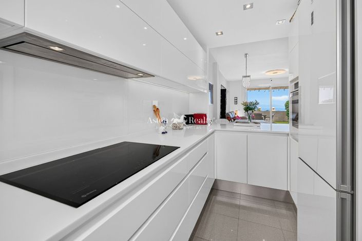 Image No.6-2 Bed House for sale