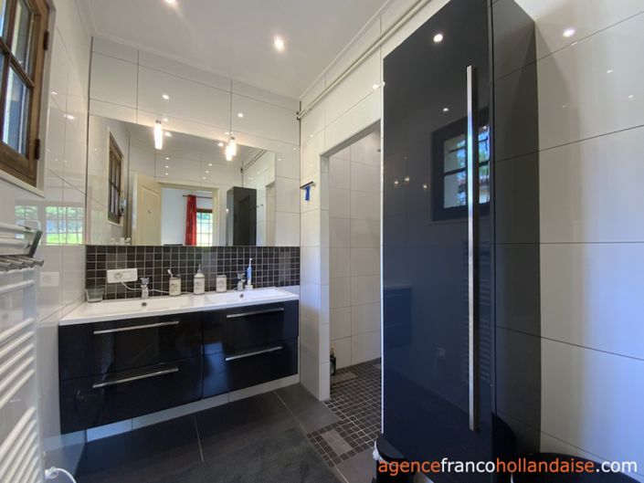 Image No.10-3 Bed House for sale