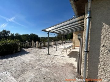 groot-terras-en-panoramisch-uitzicht-44large