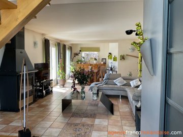 gelijkvloerse-villa-met-gte-zwembad-en-42-ha-
