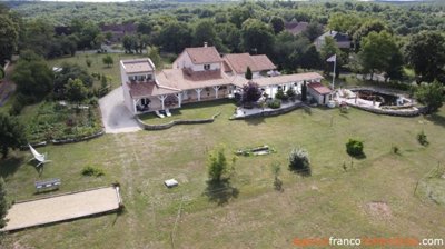 gelijkvloerse-villa-met-gte-zwembad-en-42-ha-