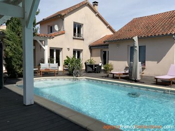 gelijkvloerse-villa-met-gte-zwembad-en-42-ha-
