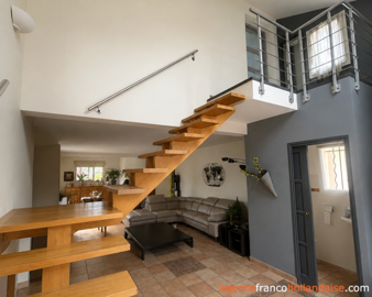 gelijkvloerse-villa-met-cdh-zwembad-en-42-ha-