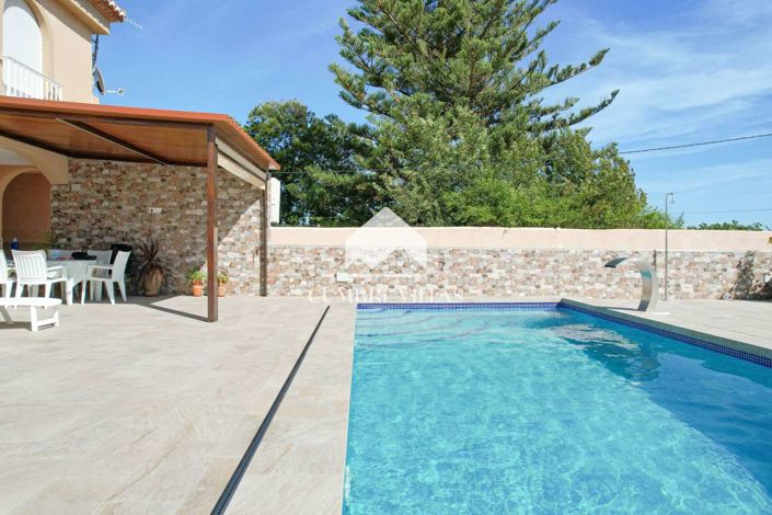 Image No.2-3 Bed Country House for sale