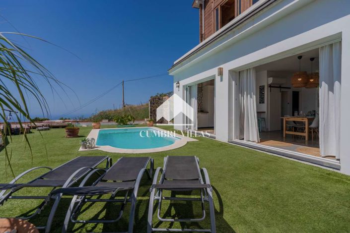 Image No.8-5 Bed Country House for sale