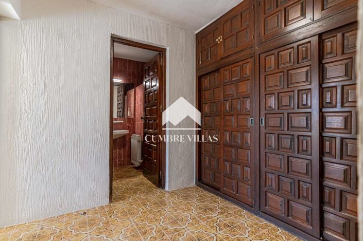 Image No.17-5 Bed Villa for sale
