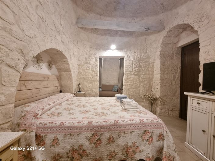 Image No.9-2 Bed Villa for sale