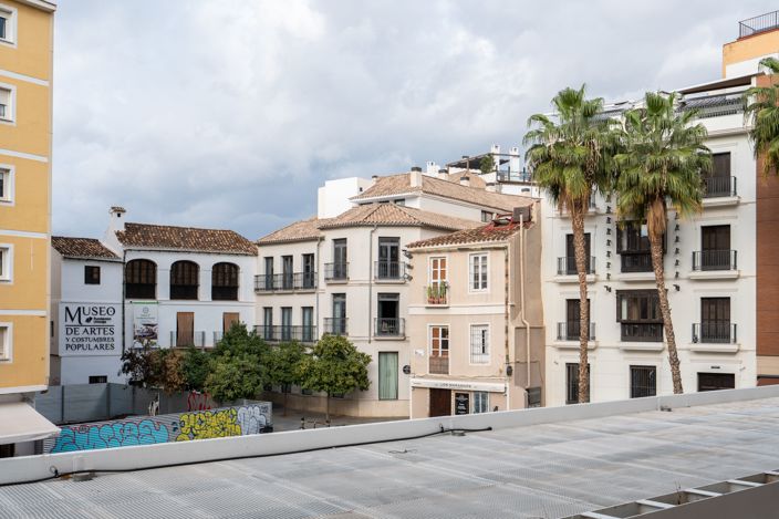 Image No.20-6 Bed Commercial for sale
