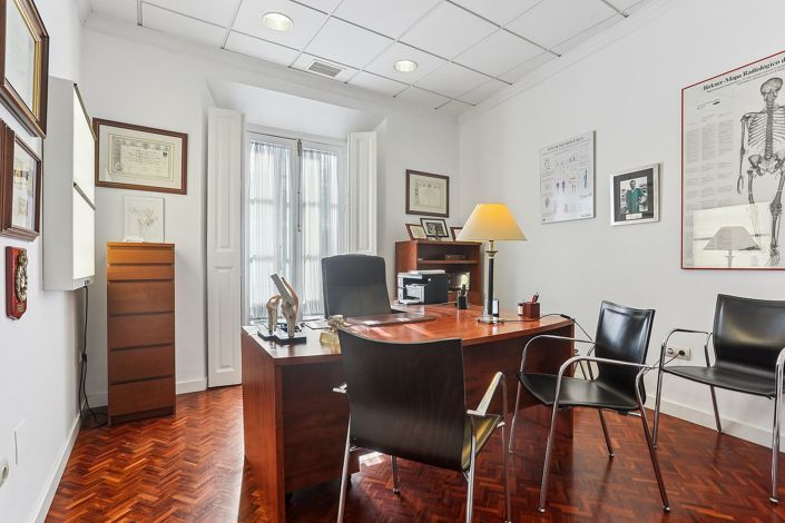 Image No.5-6 Bed Commercial for sale