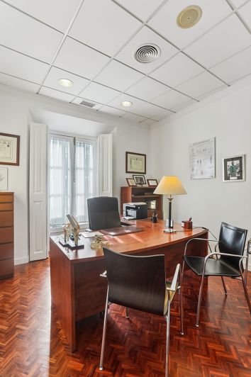Image No.6-6 Bed Commercial for sale
