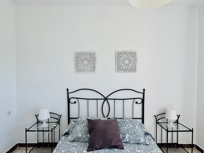 Image No.14-6 Bed House for sale