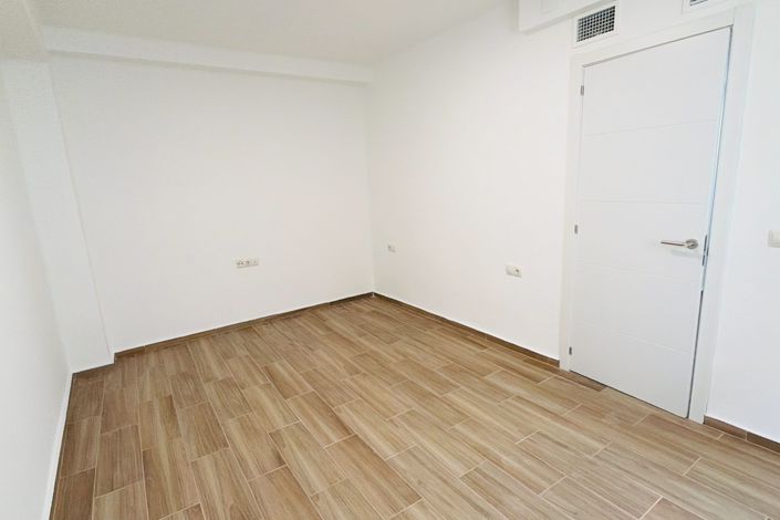 Image No.12-3 Bed Apartment for sale