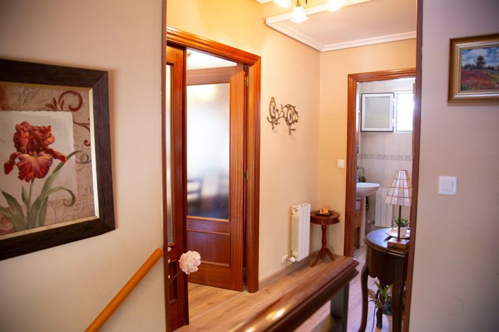 Image No.14-4 Bed House for sale