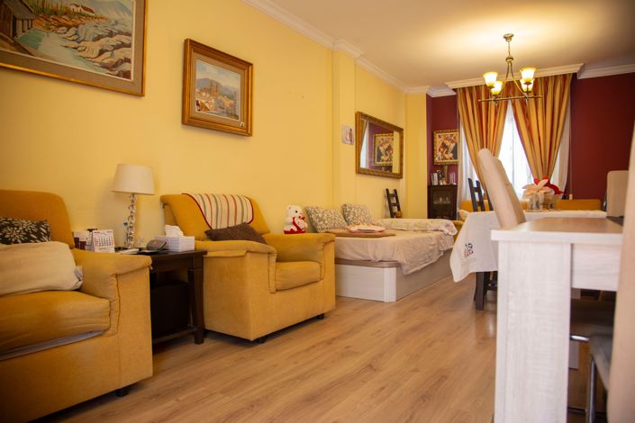 Image No.15-4 Bed House for sale