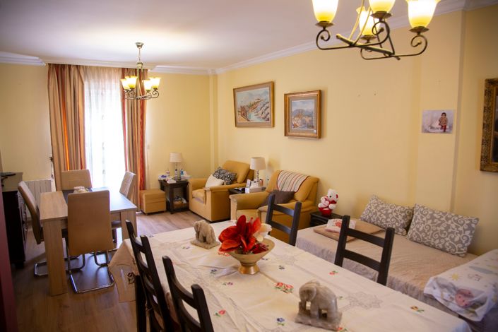 Image No.18-4 Bed House for sale