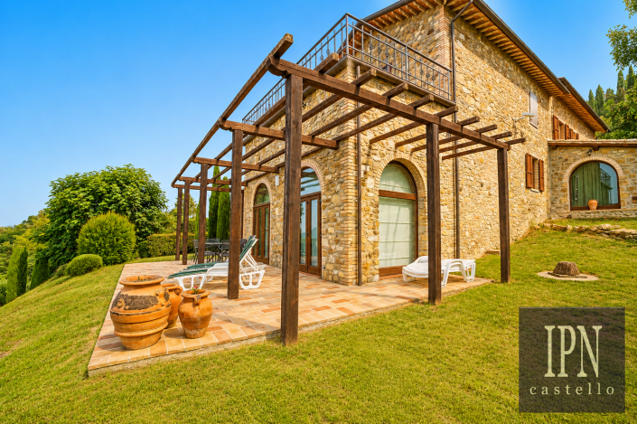 Image No.11-6 Bed Farmhouse for sale