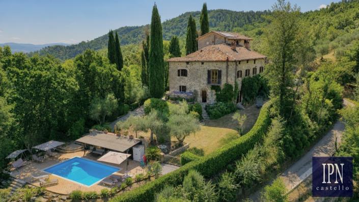 Image No.8-10 Bed Farmhouse for sale