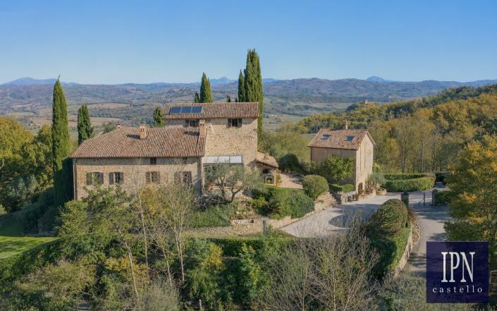 Image No.11-10 Bed Farmhouse for sale