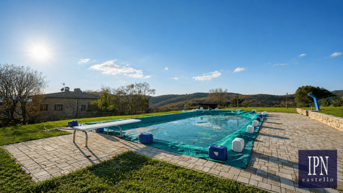 Image No.14-4 Bed Farmhouse for sale