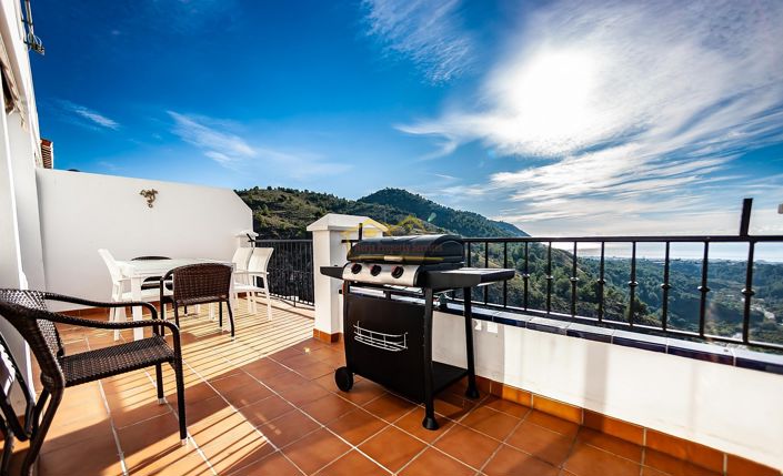 Image No.10-3 Bed House for sale