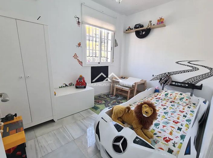 Image No.13-3 Bed Townhouse for sale